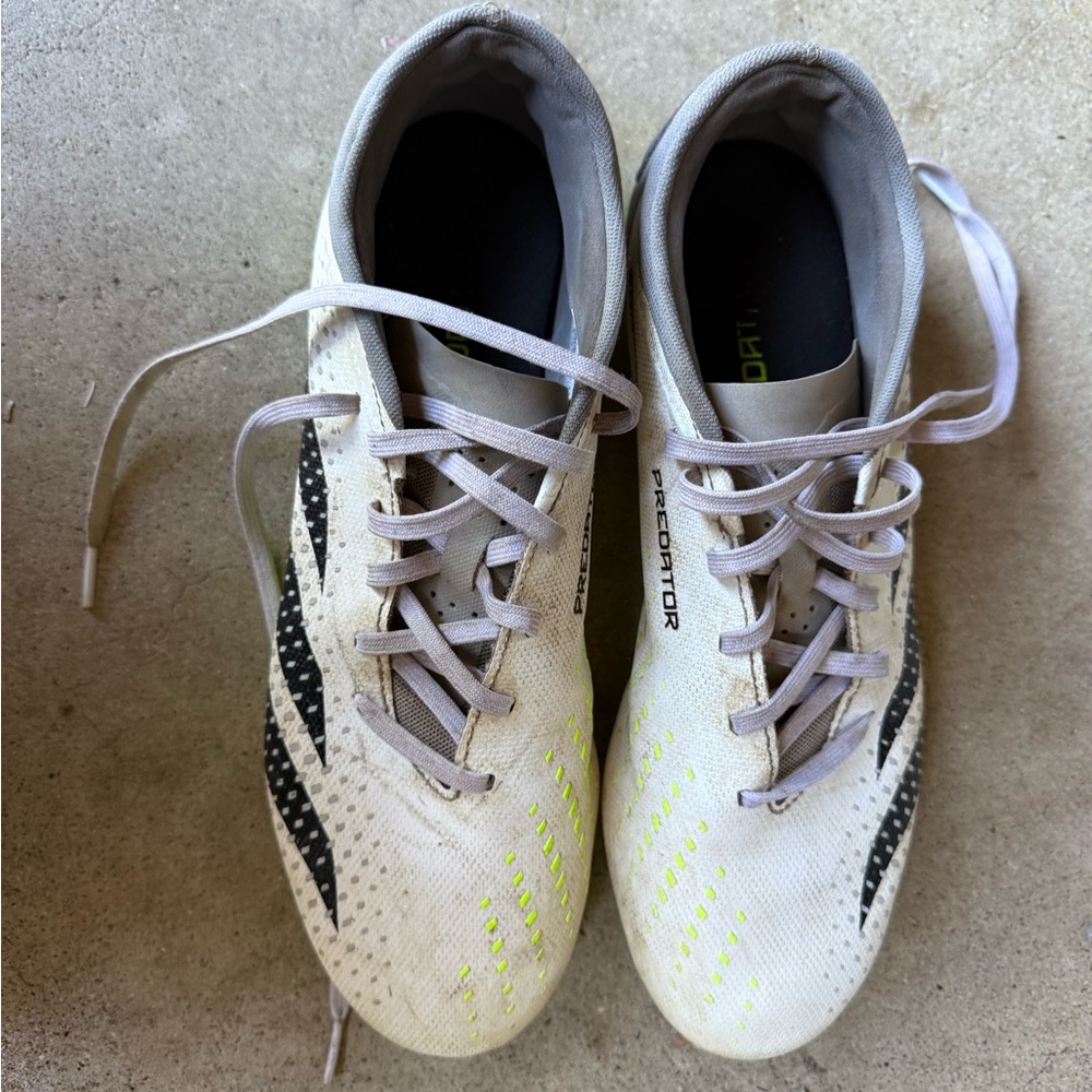 Adidas Predator high definition texture grip Soccer Cleats men’s size 9.5